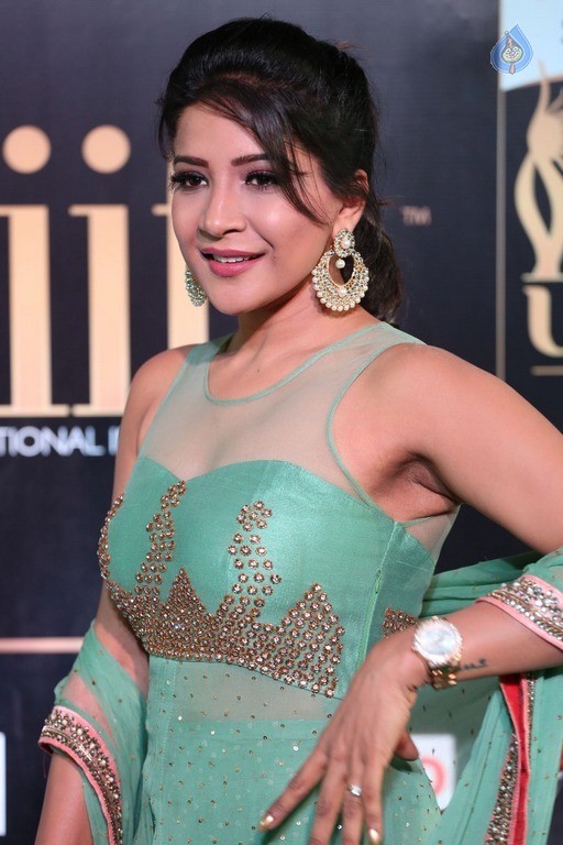 Sakshi Agarwal Pics - 19 / 56 photos