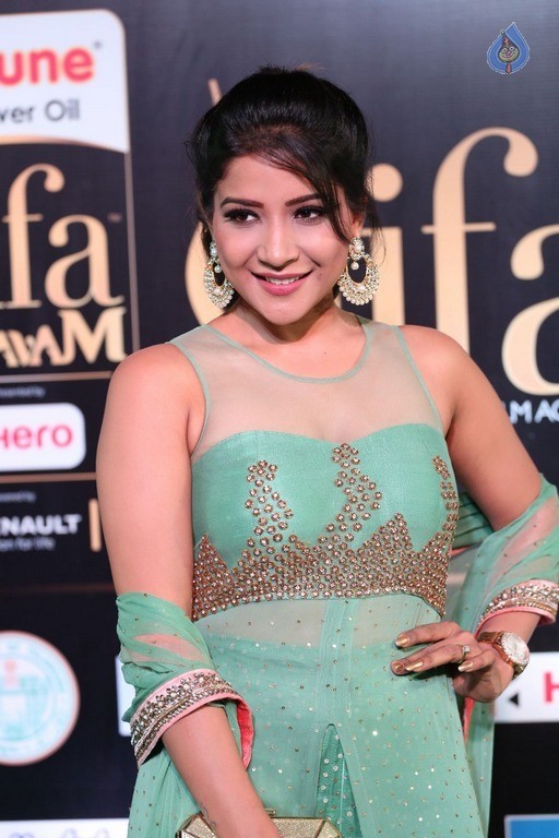 Sakshi Agarwal Pics - 28 / 56 photos