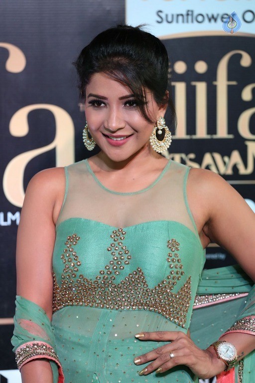 Sakshi Agarwal Pics - 34 / 56 photos