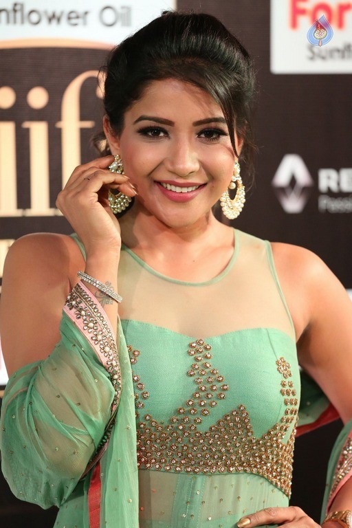 Sakshi Agarwal Pics - 37 / 56 photos