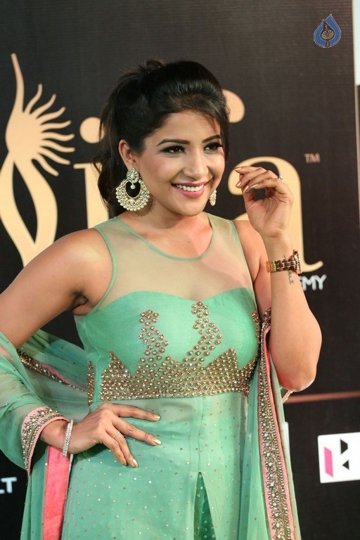 Sakshi Agarwal Pics - 46 / 56 photos