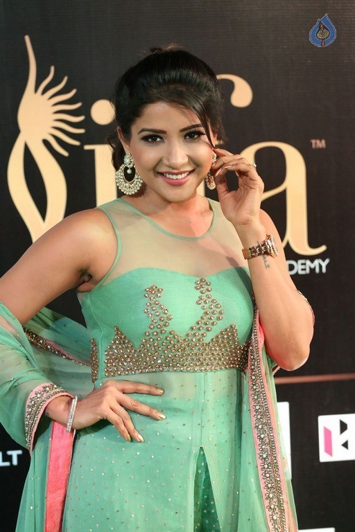 Sakshi Agarwal Pics - 54 / 56 photos