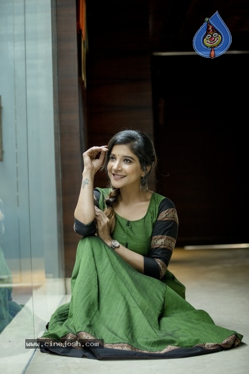 Sakshi Agarwal Stills - 6 / 8 photos