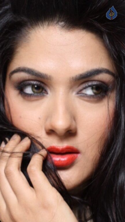 Sakshi Chaudhary Pics - 8 / 9 photos