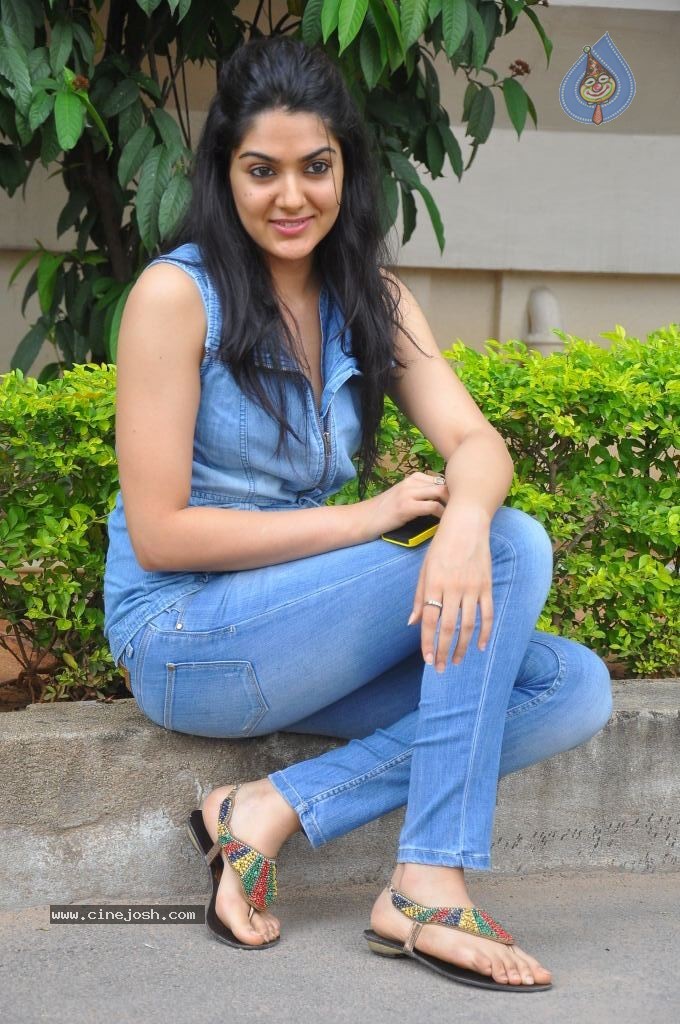 Sakshi Choudary Stills - 30 / 141 photos