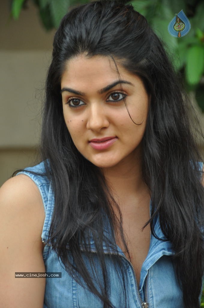 Sakshi Choudary Stills - 60 / 141 photos