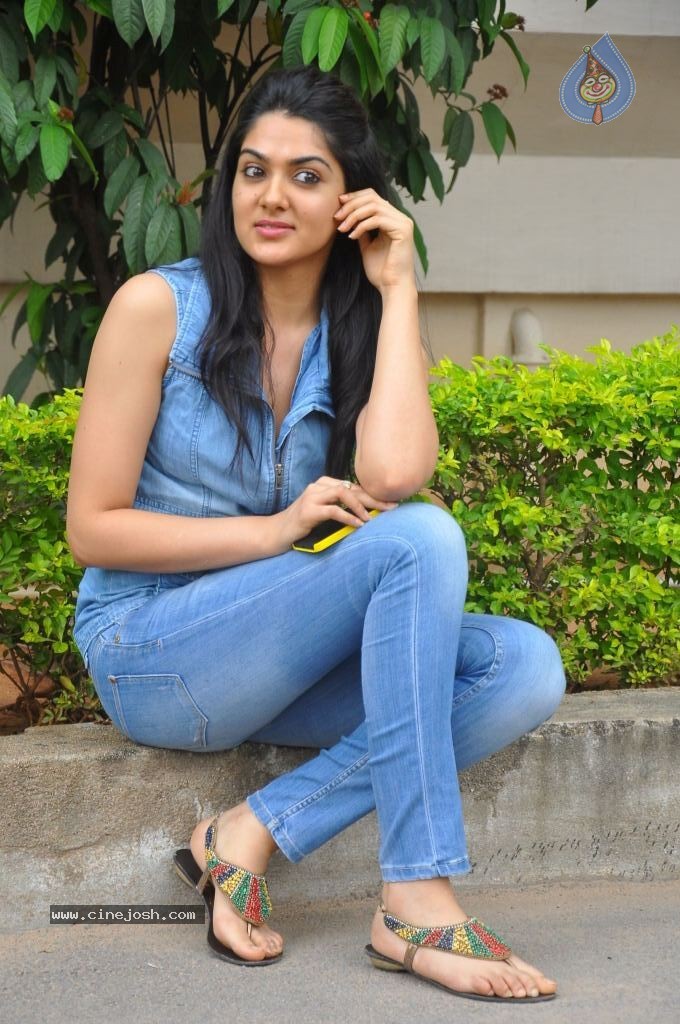 Sakshi Choudary Stills - 107 / 141 photos