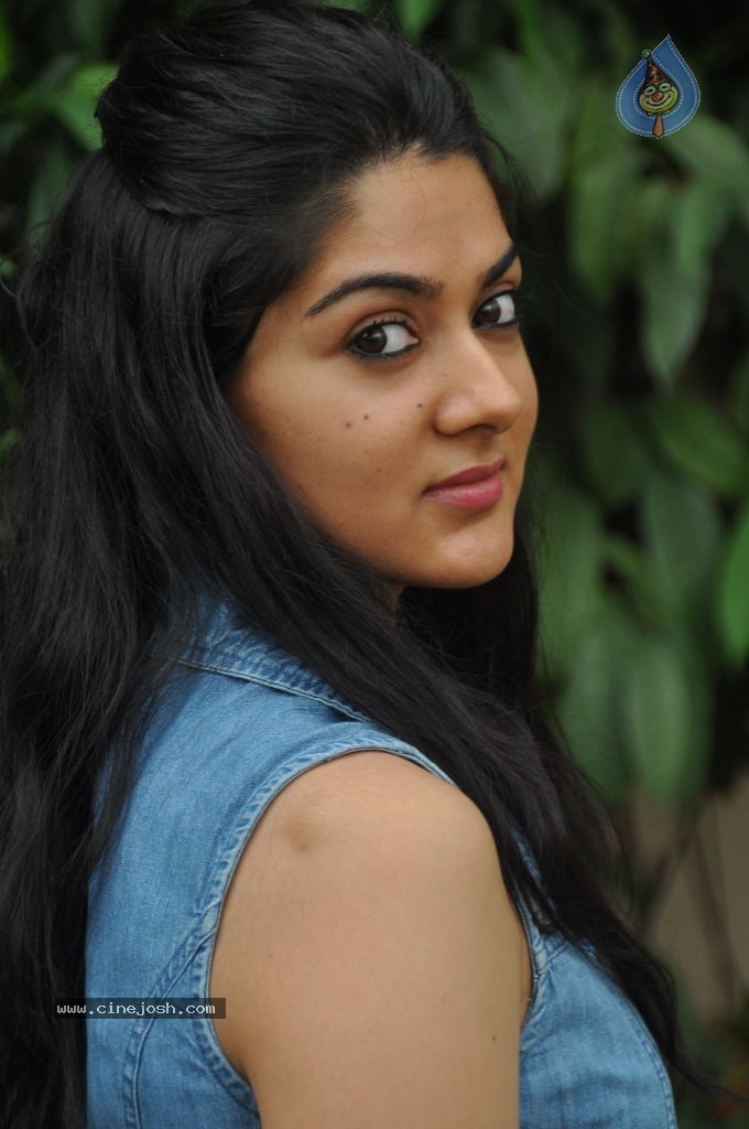 Sakshi Choudary Stills - 114 / 141 photos