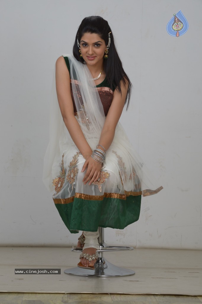 Sakshi Choudhary Gallery - 59 / 80 photos