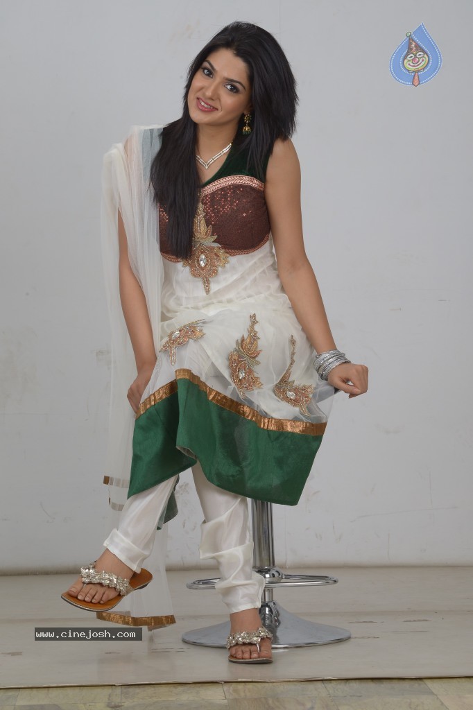 Sakshi Choudhary Gallery - 72 / 80 photos