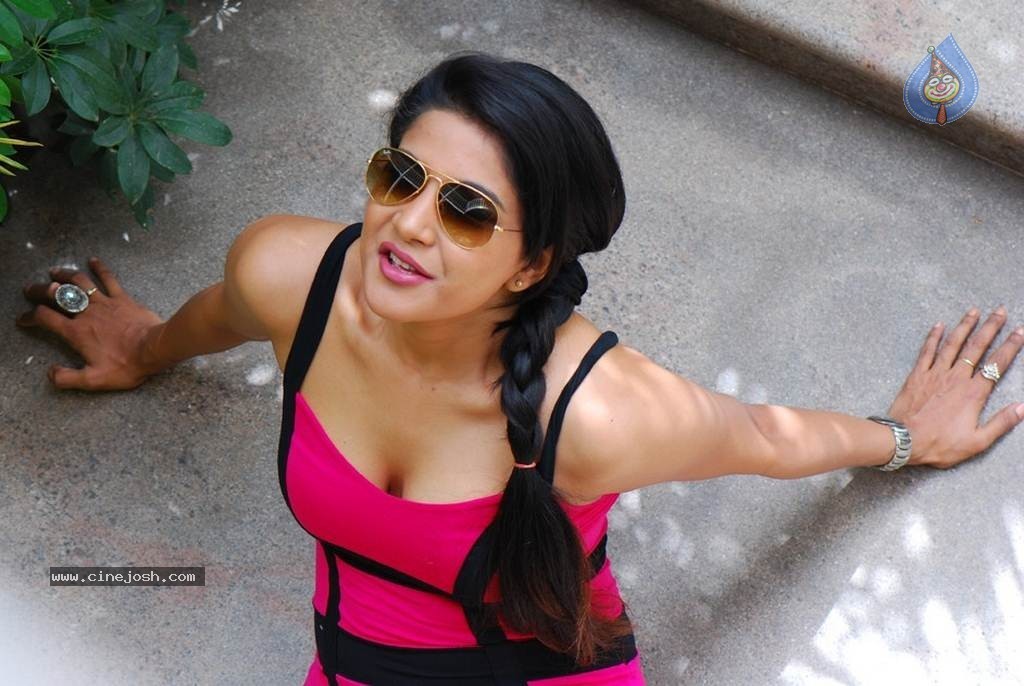 Sakshi Hot Photoshoot - 1 / 37 photos