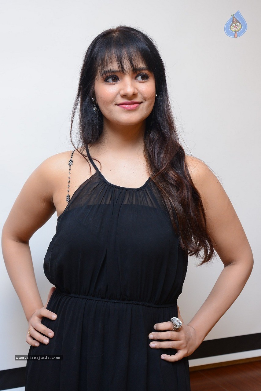 Saloni Latest Gallery - 6 / 60 photos