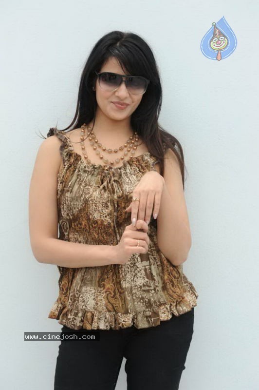 Saloni Latest Photos - 51 / 68 photos