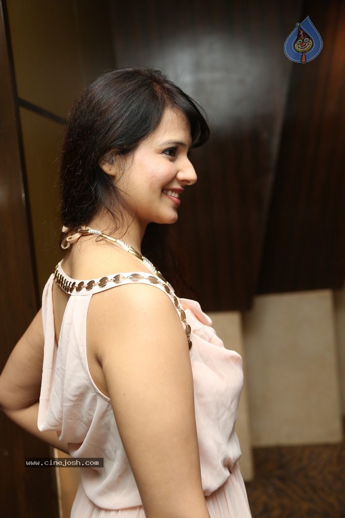 Saloni Latest Pics - 146 / 152 photos