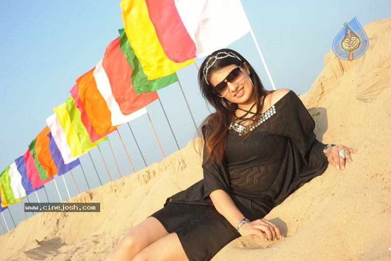 Saloni Latest Stills - 24 / 29 photos