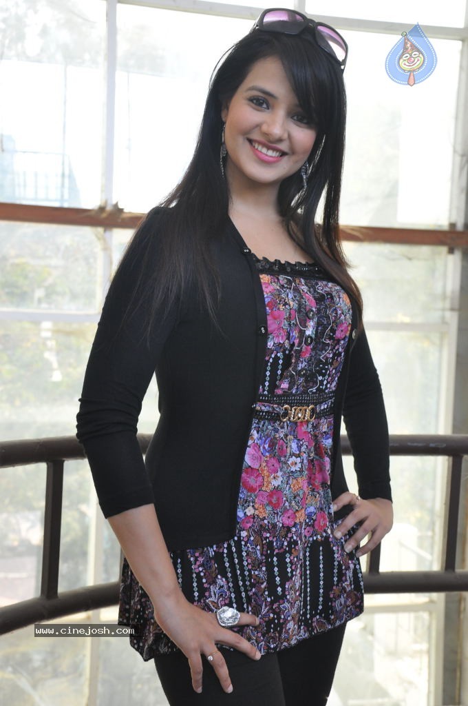 Saloni Latest Stills - 24 / 77 photos