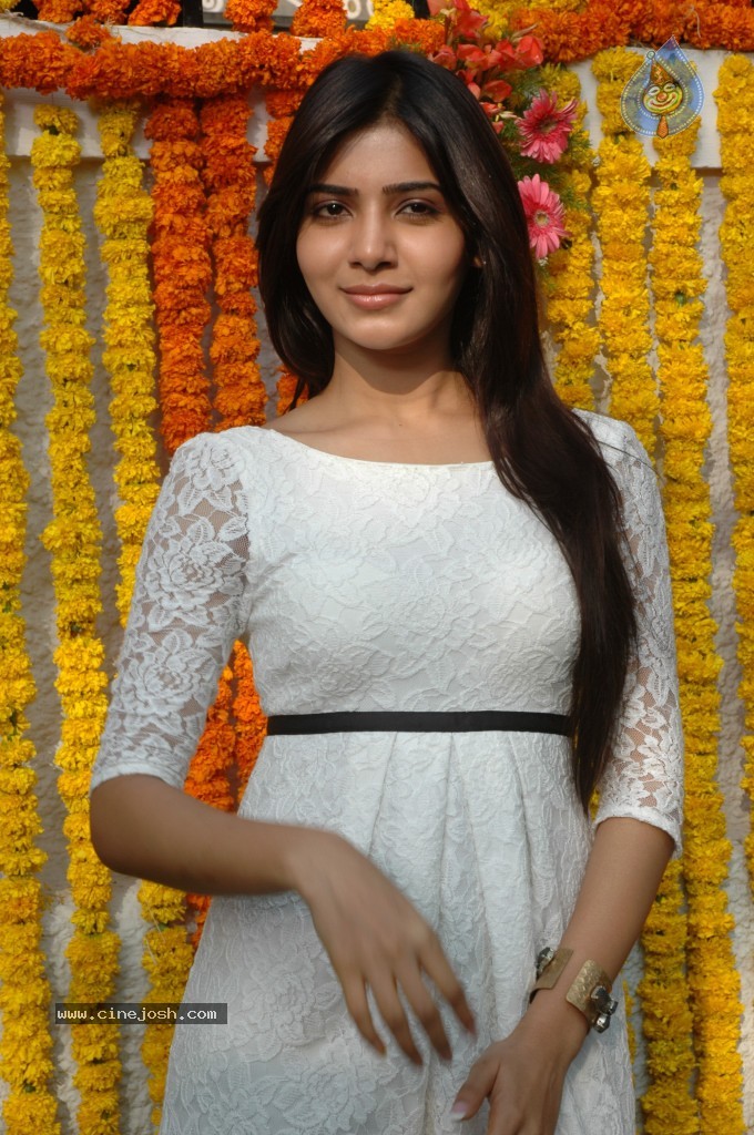 Samantha Stills - 14 / 22 photos