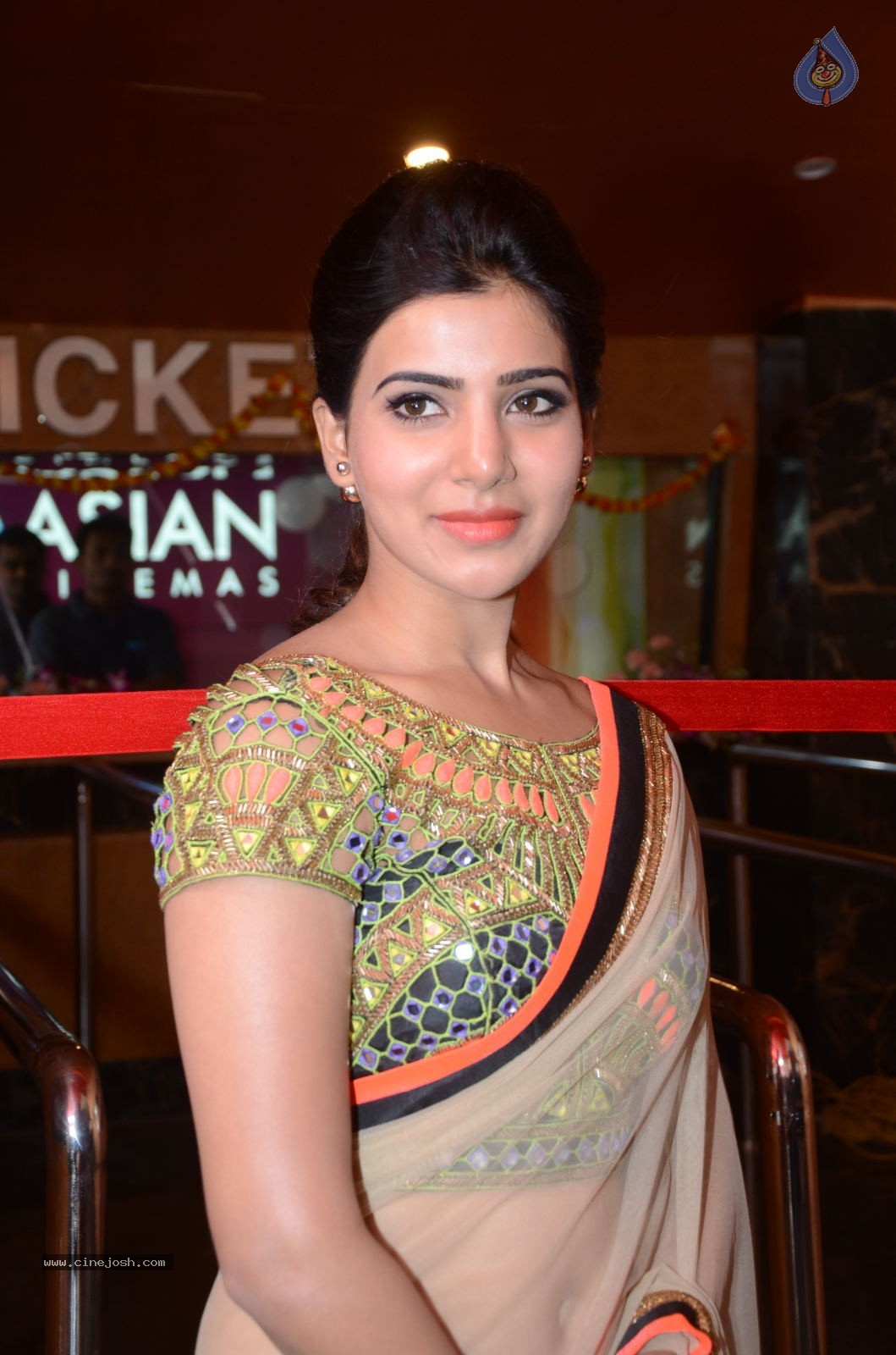 Samantha Stills - 10 / 60 photos