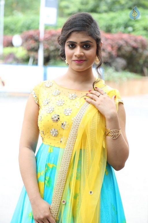 Samatha Latest Photos - 1 / 34 photos