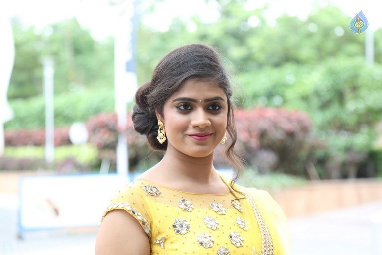 Samatha Latest Photos - 2 / 34 photos