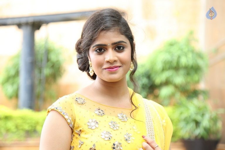 Samatha Latest Photos - 5 / 34 photos