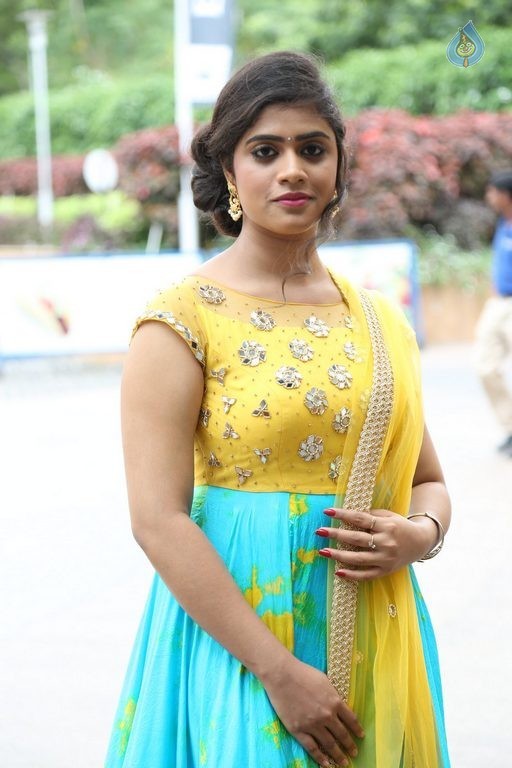 Samatha Latest Photos - 7 / 34 photos