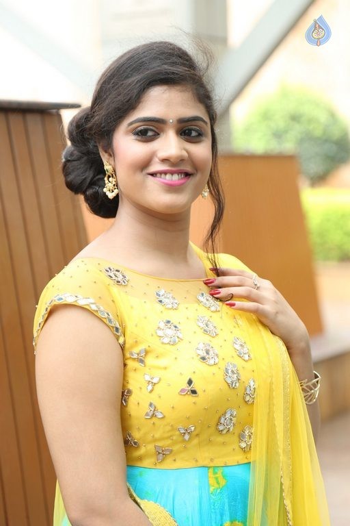 Samatha Latest Photos - 8 / 34 photos