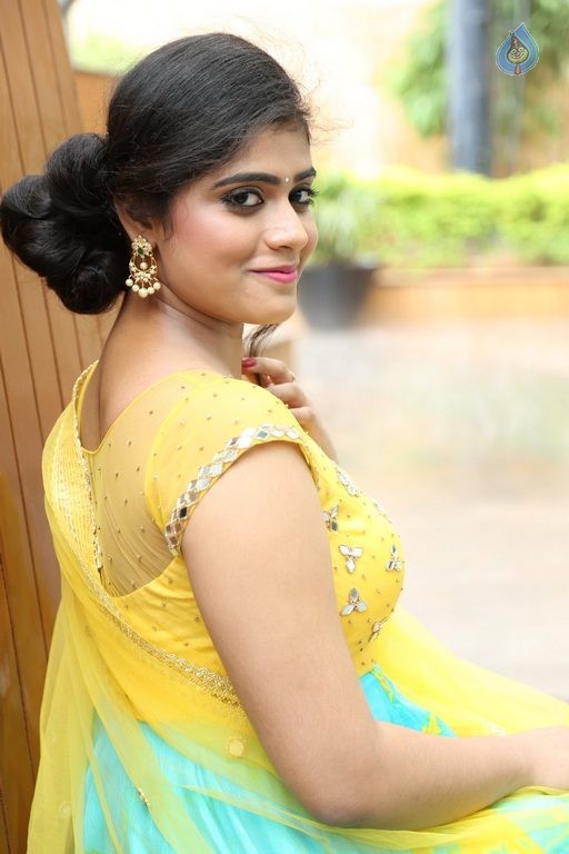 Samatha Latest Photos - 17 / 34 photos