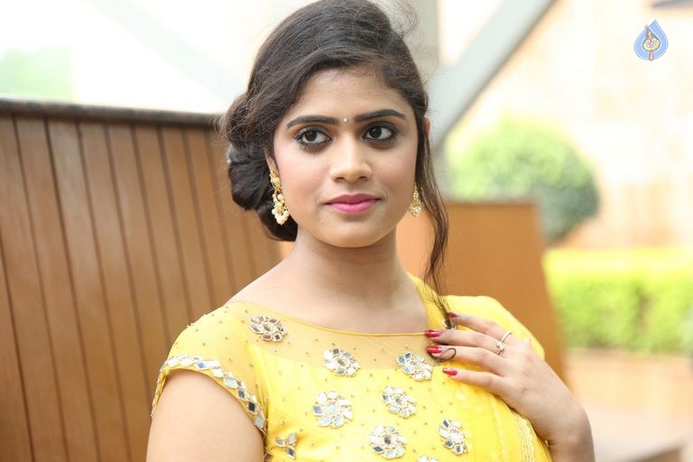 Samatha Latest Photos - 20 / 34 photos