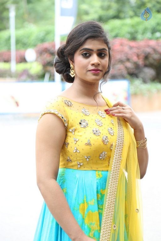 Samatha Latest Photos - 21 / 34 photos