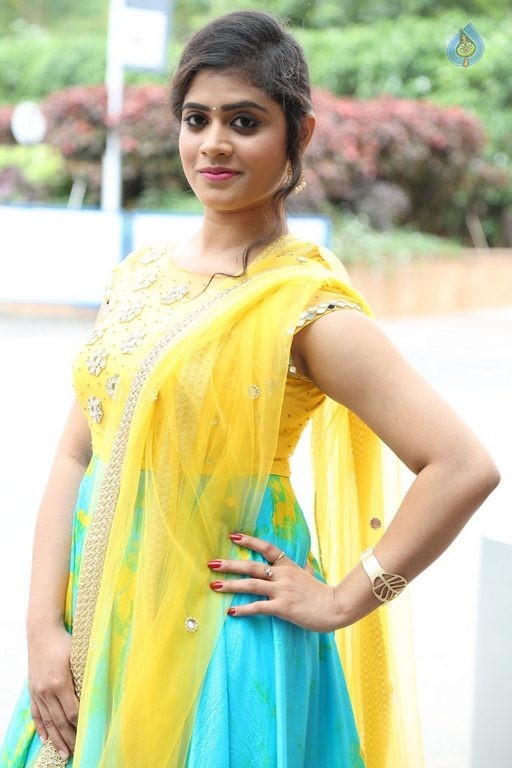 Samatha Latest Photos - 23 / 34 photos