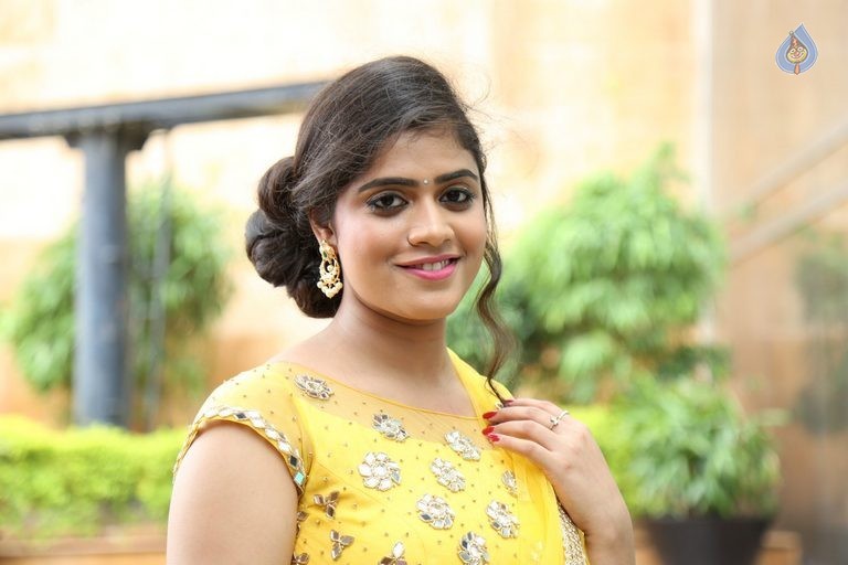 Samatha Latest Photos - 25 / 34 photos