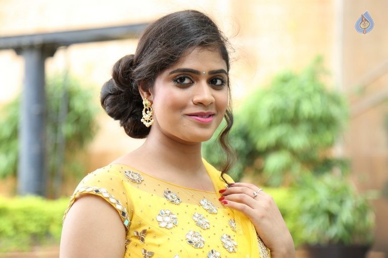 Samatha Latest Photos - 29 / 34 photos