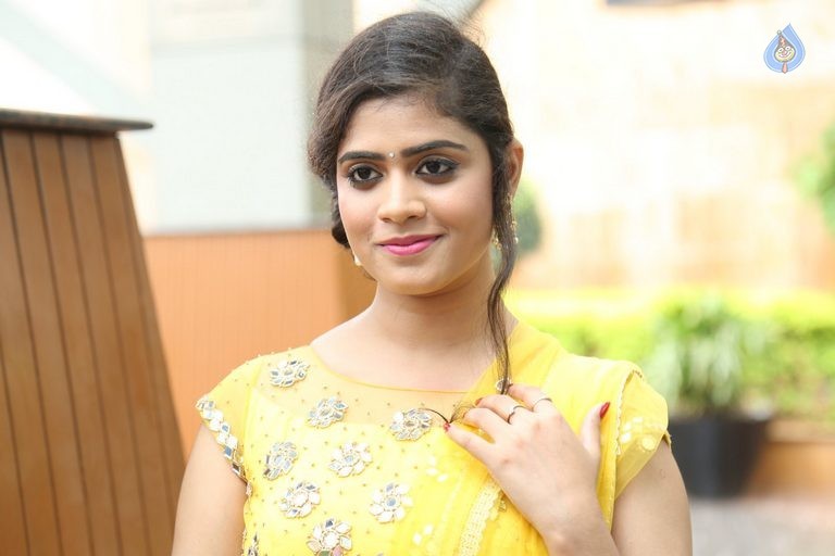 Samatha Latest Photos - 32 / 34 photos