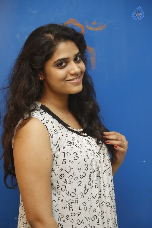 Samatha New Photos - 24 / 33 photos