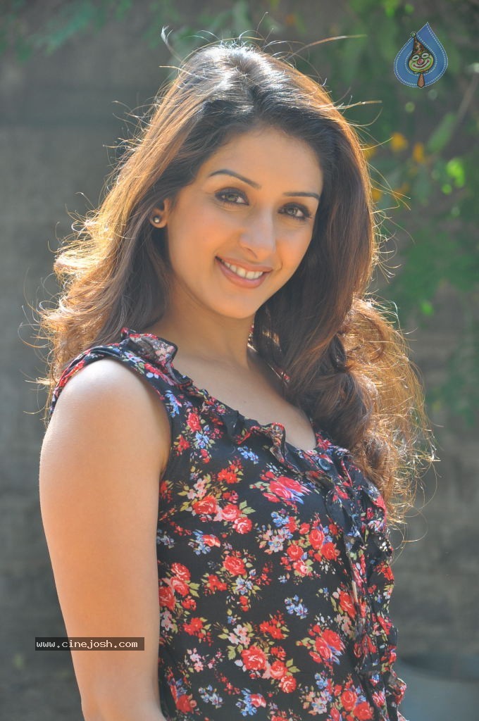 Samiksha New Stills - 2 / 36 photos