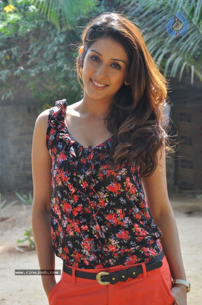 Samiksha New Stills - 19 / 36 photos