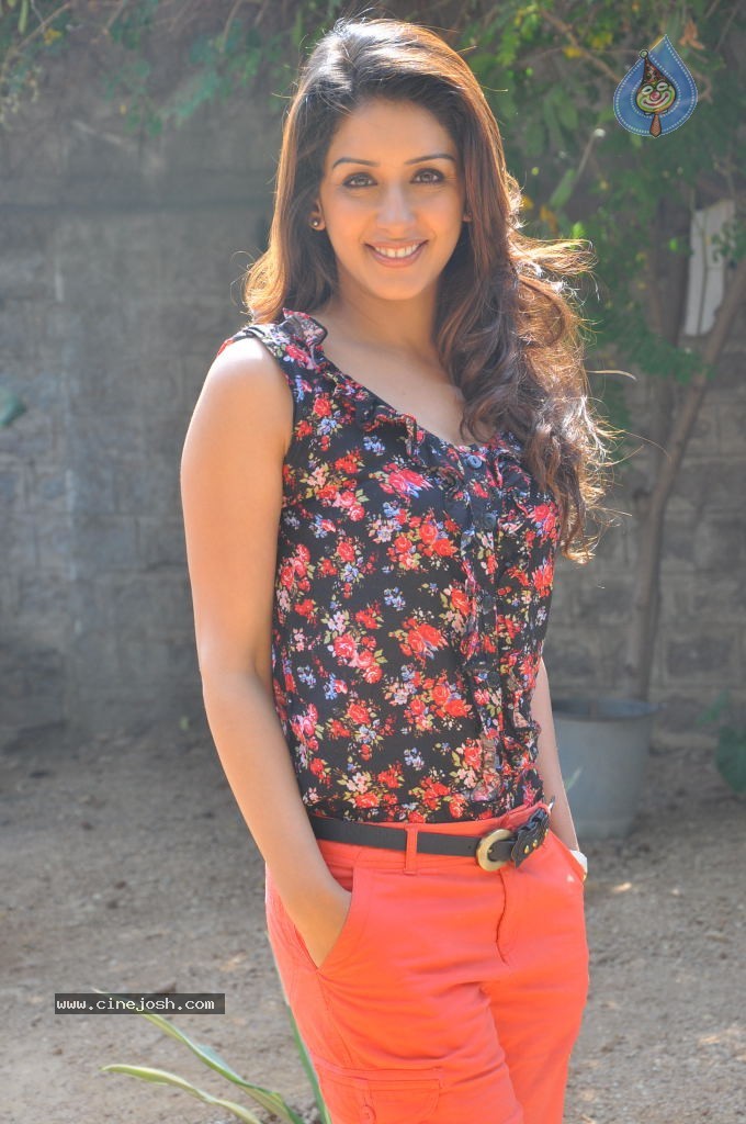 Samiksha New Stills - 20 / 36 photos