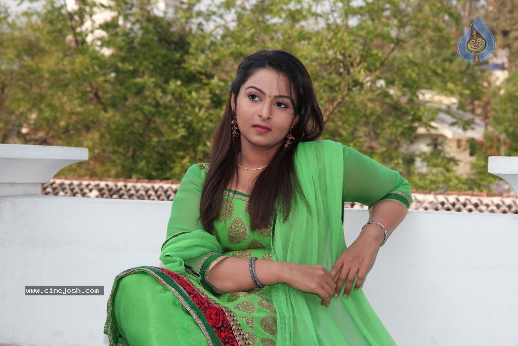 Samvritha Sunil Gallery - 23 / 94 photos