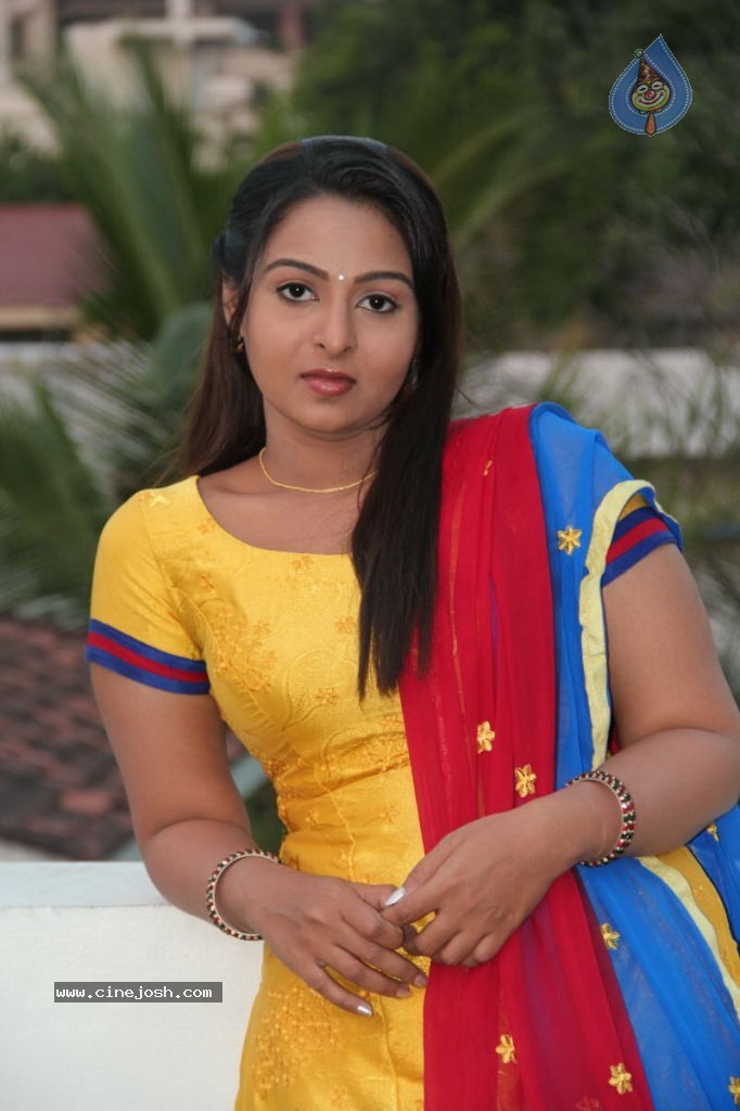 Samvritha Sunil Stills - 13 / 89 photos