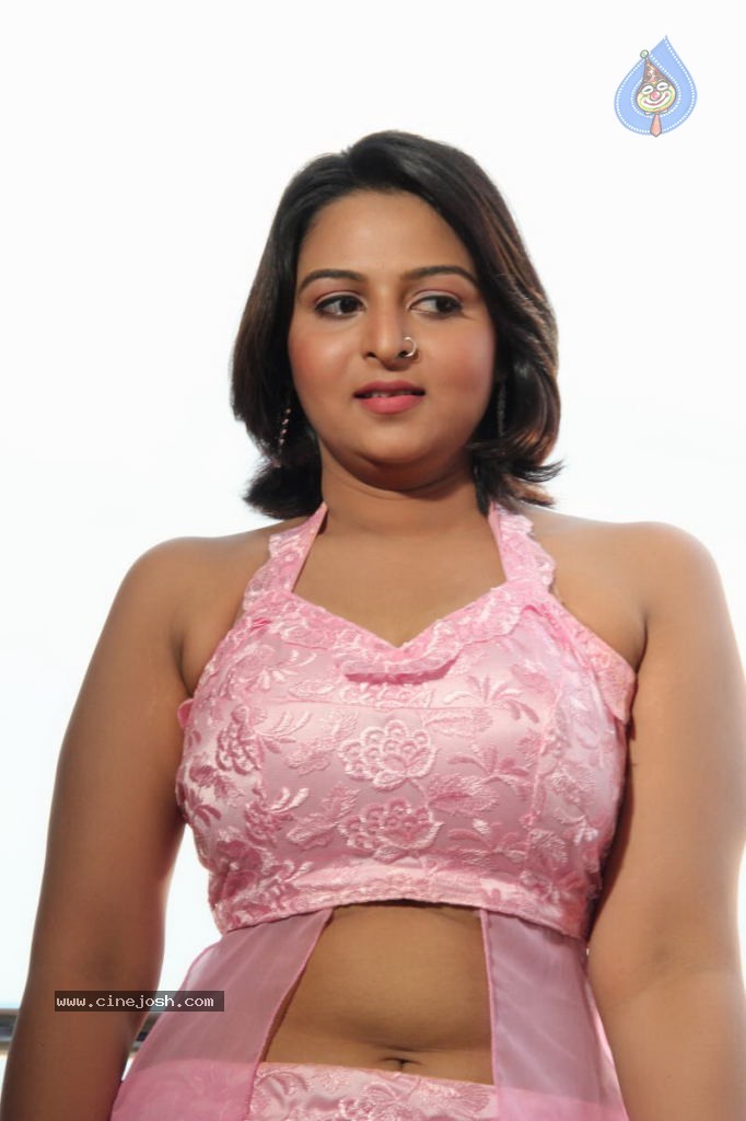 Samvritha Sunil Stills - 16 / 89 photos