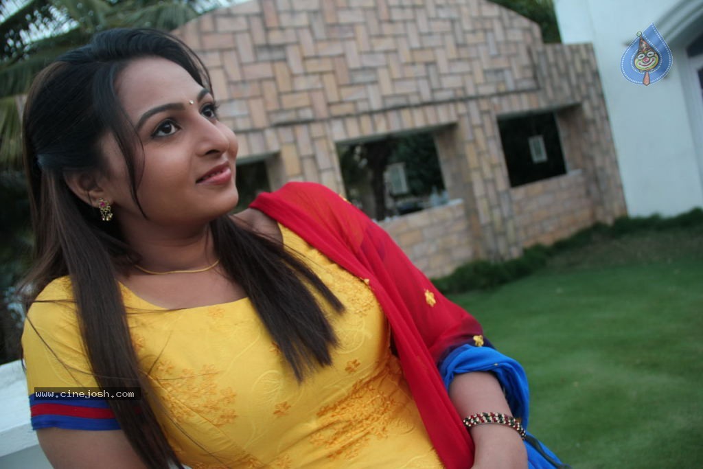 Samvritha Sunil Stills - 30 / 89 photos