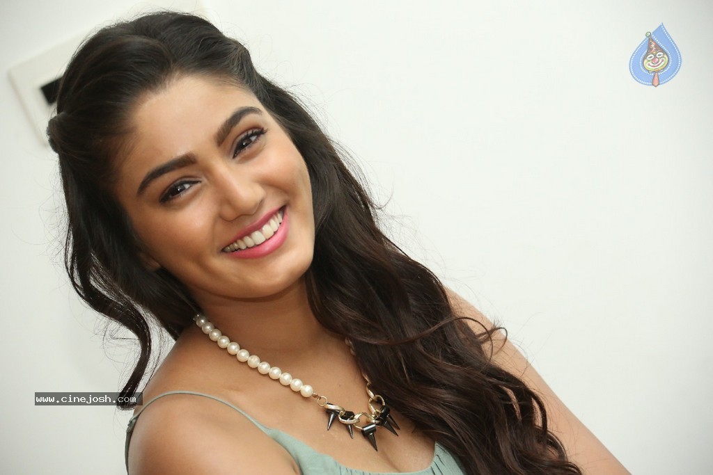 Sana Makbul Stills - 10 / 114 photos