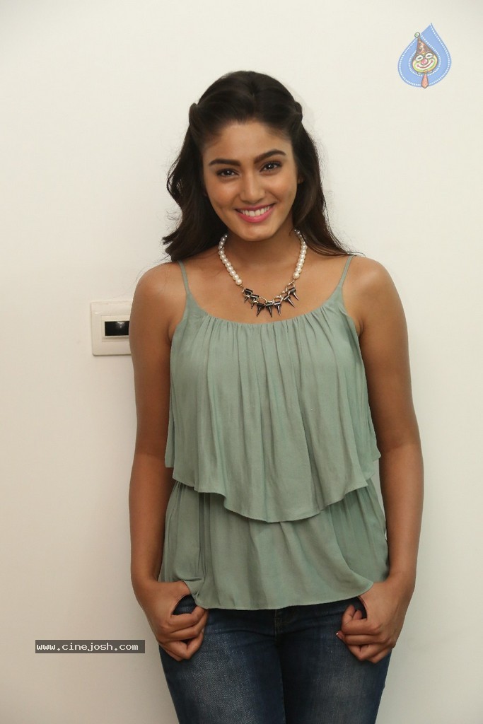 Sana Makbul Stills - 50 / 114 photos