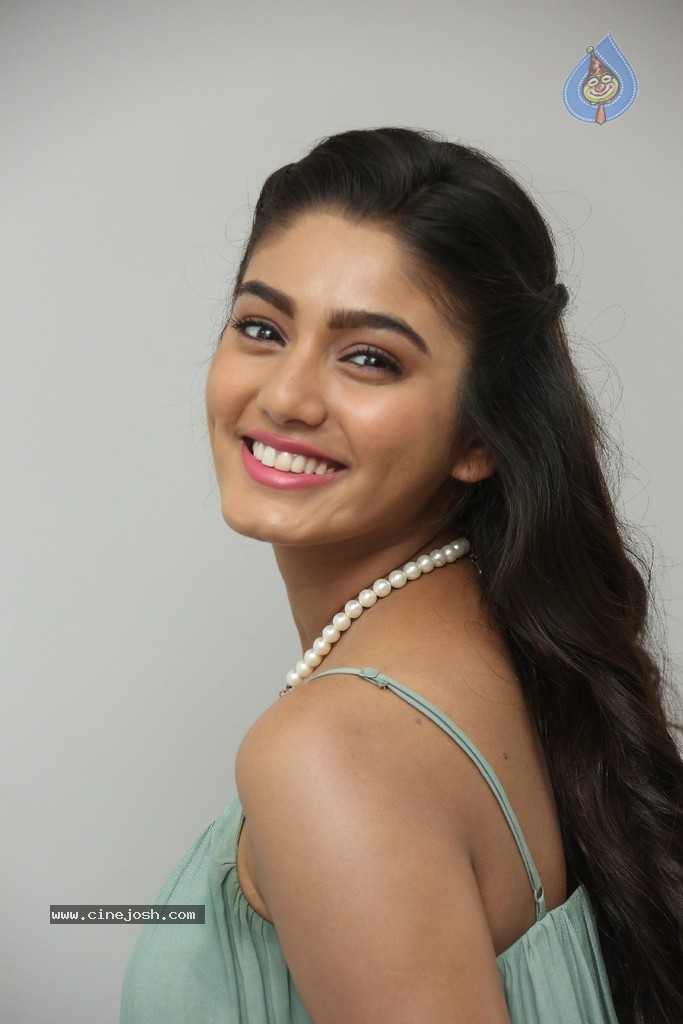 Sana Makbul Stills - 55 / 114 photos