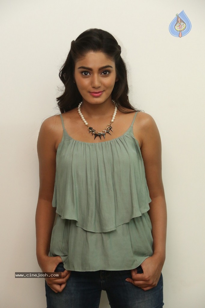 Sana Makbul Stills - 58 / 114 photos