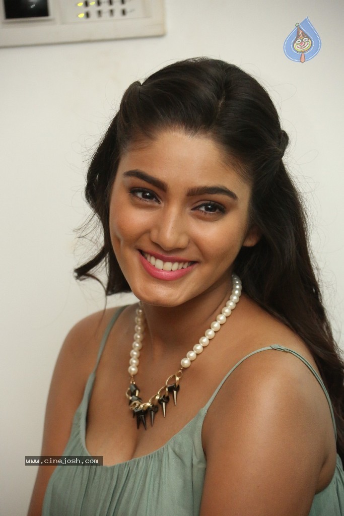 Sana Makbul Stills - 90 / 114 photos