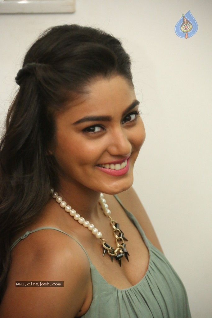 Sana Makbul Stills - 108 / 114 photos