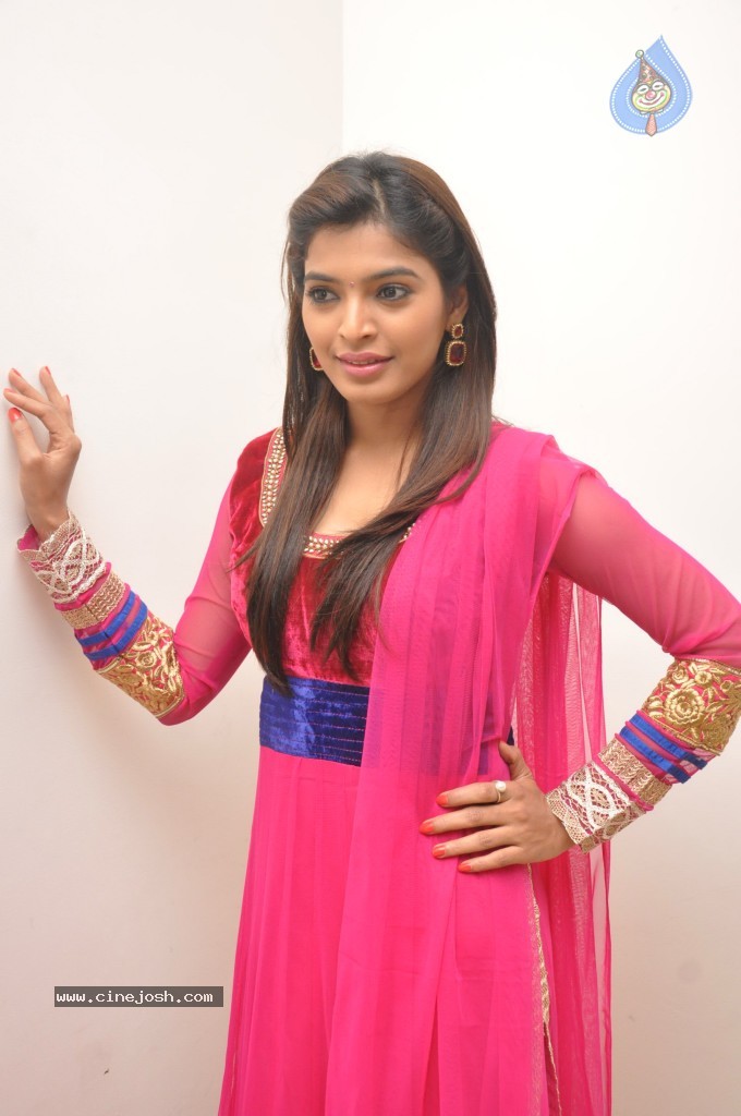 Sanchita Shetty Photos - 22 / 48 photos