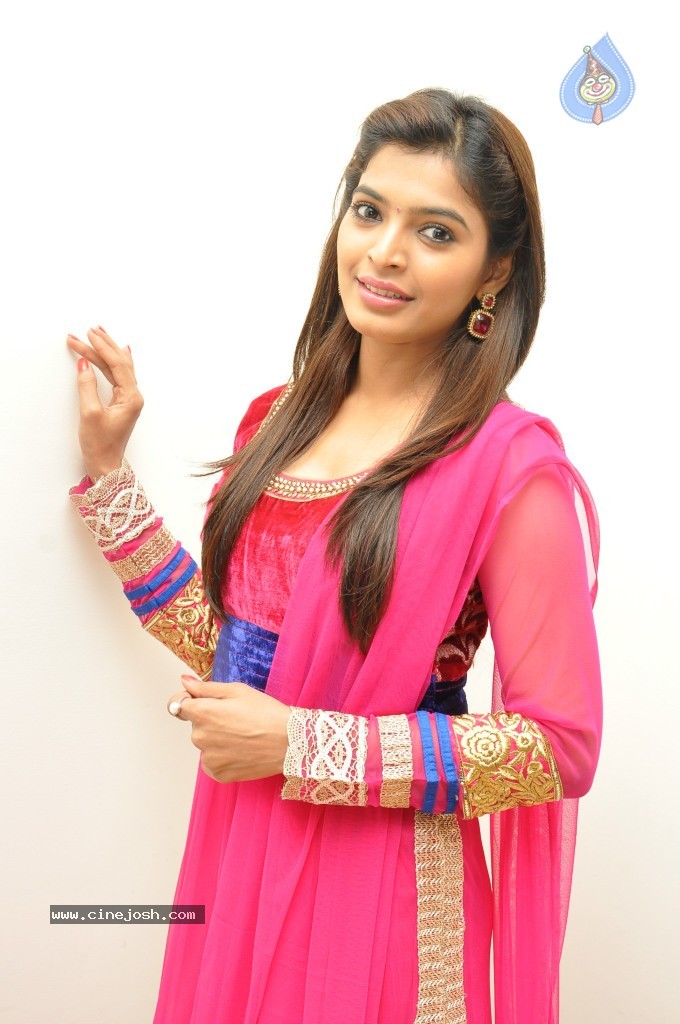 Sanchita Shetty Photos - 34 / 48 photos